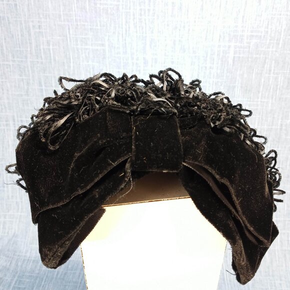 1950s Ombre Feather Headpiece with Black Velvet Bow main image 2